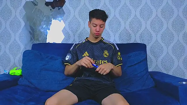 Snapshot of Twink_sensationx chatting on 10.06.25 Twink sensationx online show from 10.06.25