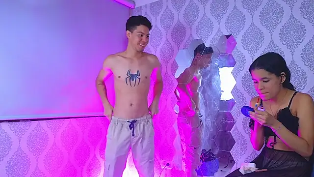 Snapshot of Twink_sensationx chatting on 10.13.25 Twink sensationx online show from 10.13.25