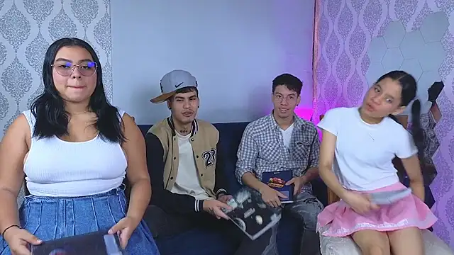 Snapshot of Twink_sensationx chatting on 10.15.25 Twink sensationx online show from 10.15.25