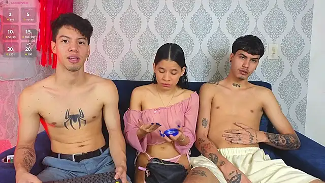 Snapshot of Twink_sensationx chatting on 10.19.25 Twink sensationx online show from 10.19.25