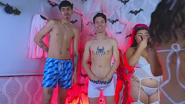 Snapshot of Twink_sensationx chatting on 10.25.25 Twink sensationx online show from 10.25.25