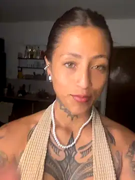 Snapshot of rih4nnna chatting on 12.16.25 rih4nnna online show from 12.16.25