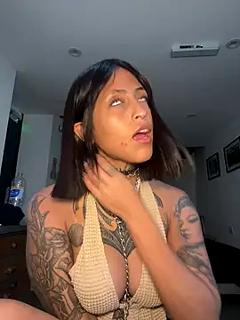 Snapshot of rih4nnna chatting on 12.18.25 rih4nnna online show from 12.18.25