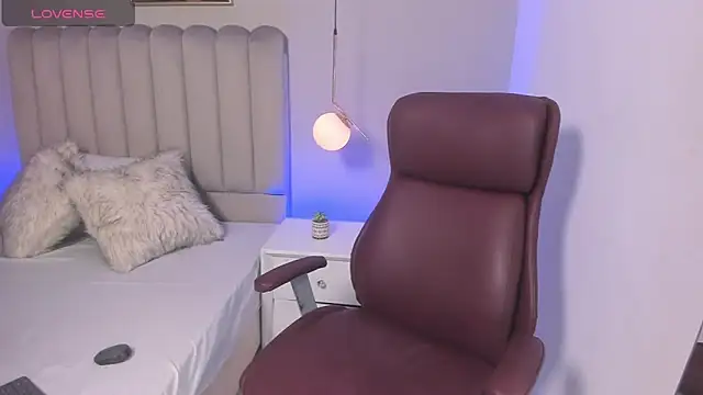 Snapshot of Dani_rosse_ chatting on 10.01.25 Dani rosse online show from 10.01.25