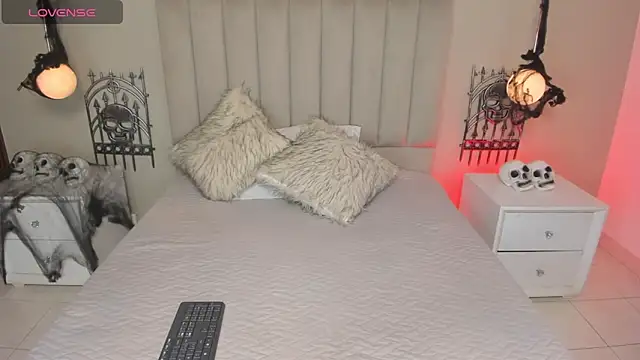 Snapshot of Dani_rosse_ chatting on 10.18.25 Dani rosse online show from 10.18.25