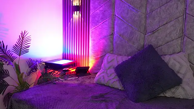 maddy1y  online show from 02.24.26