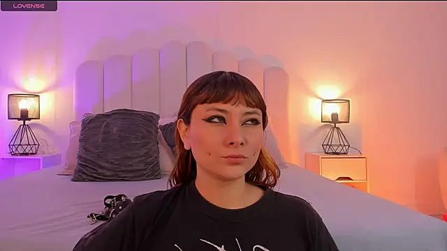 raven black  online show from 11.21.25