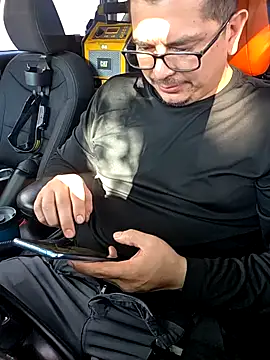 Snapshot of lucho8690 chatting on 10.14.25 lucho8690 online show from 10.14.25