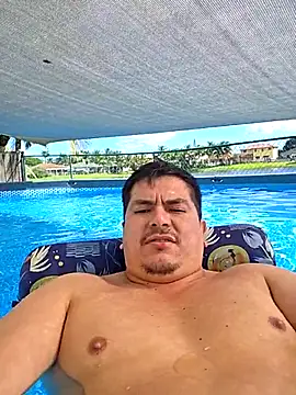 Snapshot of lucho8690 chatting on 10.18.25 lucho8690 online show from 10.18.25