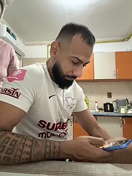 Snapshot of MiaKiittyy chatting on 10.21.25 MiaKiittyy online show from 10.21.25