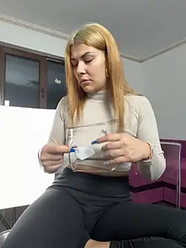 Snapshot of MiaKiittyy chatting on 11.11.25 MiaKiittyy online show from 11.11.25