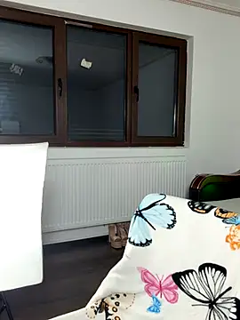 Snapshot of MiaKiittyy chatting on 11.26.25 MiaKiittyy online show from 11.26.25