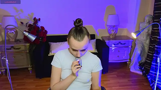 Snapshot of Kelly_Cartier chatting on 10.10.25 Kelly Cartier online show from 10.10.25