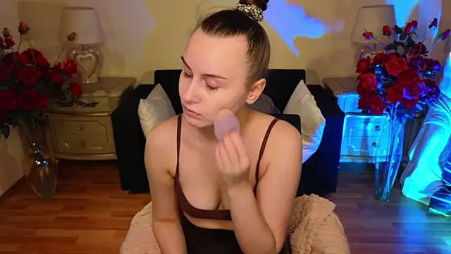 Snapshot of Kelly_Cartier chatting on 12.04.25 Kelly Cartier online show from 12.04.25