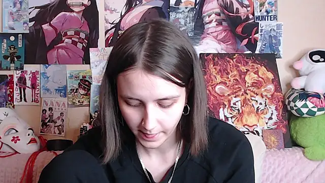 Snapshot of AliceChio chatting on 11.12.25 AliceChio online show from 11.12.25