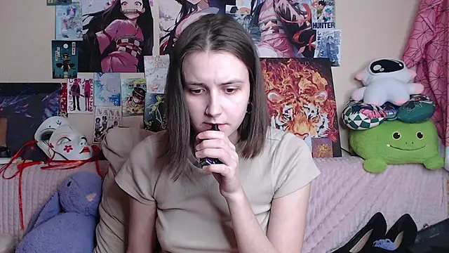 Snapshot of AliceChio chatting on 11.27.25 AliceChio online show from 11.27.25