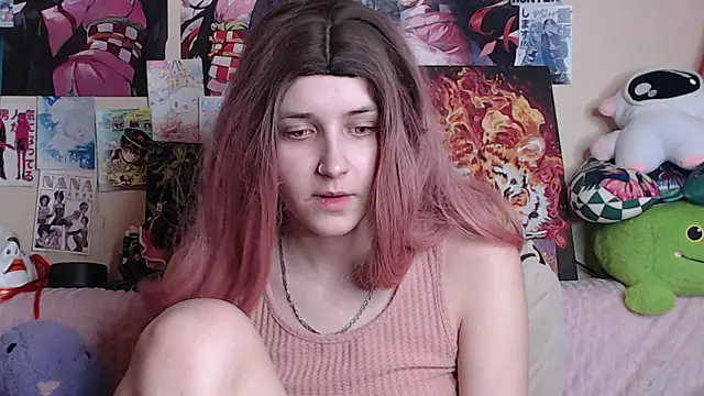 Snapshot of AliceChio chatting on 11.28.25 AliceChio online show from 11.28.25