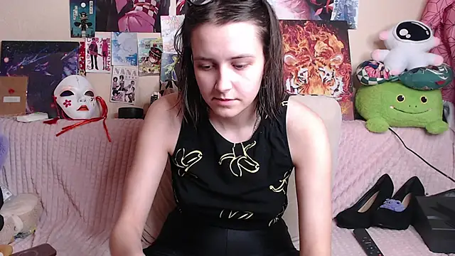 Snapshot of AliceChio chatting on 12.04.25 AliceChio online show from 12.04.25