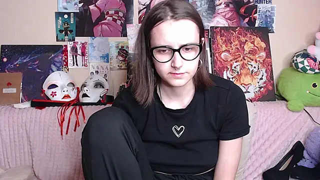 Snapshot of AliceChio chatting on 12.15.25 AliceChio online show from 12.15.25