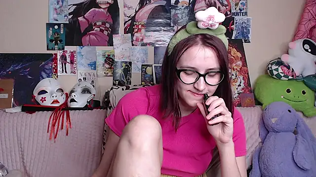 Snapshot of AliceChio chatting on 12.16.25 AliceChio online show from 12.16.25