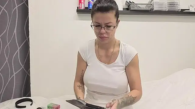 sexygilf82 online show from 11.24.25