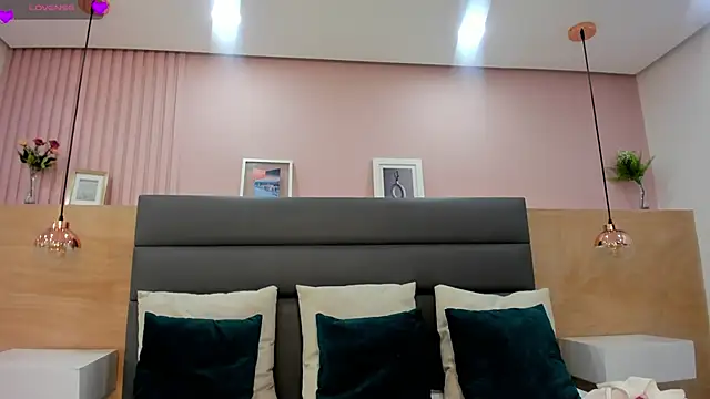  emma willliams  online show from 10.02.25