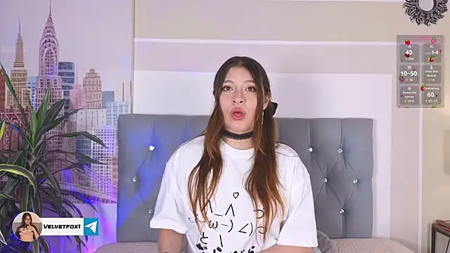 Snapshot of VelvetFox_ chatting on 11.08.25 VelvetFox online show from 11.08.25