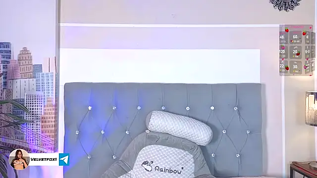 Snapshot of VelvetFox_ chatting on 11.25.25 VelvetFox online show from 11.25.25