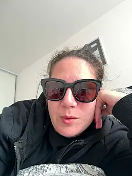 Snapshot of melanie75020 chatting on 01.07.26 melanie75020 online show from 01.07.26