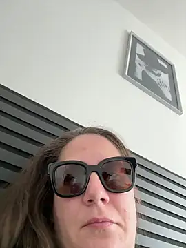 Snapshot of melanie75020 chatting on 02.21.26 melanie75020 online show from 02.21.26