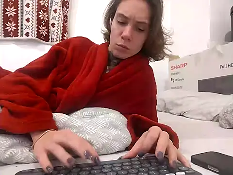 Snapshot of HoneySquirrel chatting on 10.26.25 HoneySquirrel online show from 10.26.25