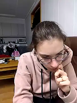 Snapshot of HoneySquirrel chatting on 12.05.25 HoneySquirrel online show from 12.05.25