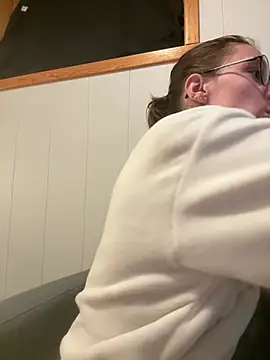 Snapshot of HoneySquirrel chatting on 02.20.26 HoneySquirrel online show from 02.20.26