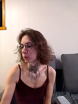 Snapshot of HoneySquirrel chatting on 03.22.26 HoneySquirrel online show from 03.22.26