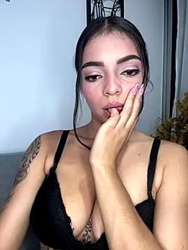 TaylorGreys online show from 10.30.25