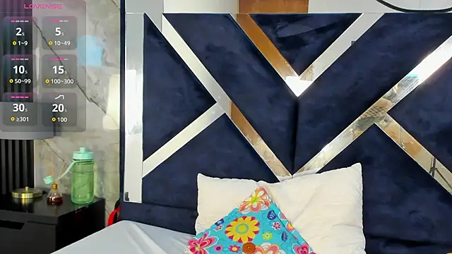 VanessaHard as online show from 01.31.26