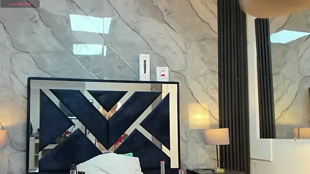 VanessaHard as online show from 04.15.26