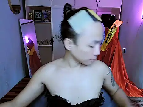 Snapshot of YourNikkieXxx chatting on 10.21.25 YourNikkieXxx online show from 10.21.25