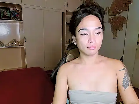 Snapshot of YourNikkieXxx chatting on 10.28.25 YourNikkieXxx online show from 10.28.25