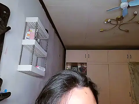 Snapshot of YourNikkieXxx chatting on 12.15.25 YourNikkieXxx online show from 12.15.25