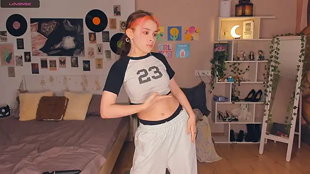 Snapshot of VedaSchulz chatting on 02.11.26 VedaSchulz online show from 02.11.26