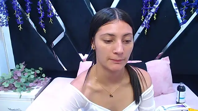  Luna Bennett online show from 04.07.26