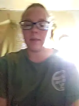 Snapshot of countrymomma chatting on 11.11.25 countrymomma online show from 11.11.25