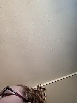 Snapshot of countrymomma chatting on 12.16.25 countrymomma online show from 12.16.25