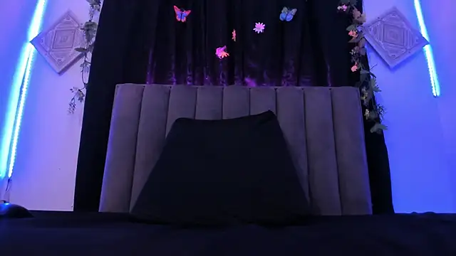 AkiraStone  online show from 10.21.25