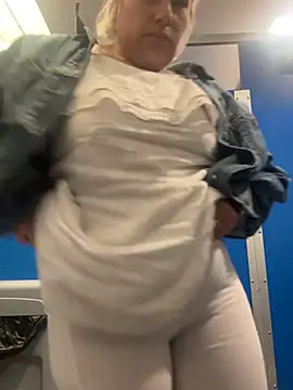 toomuchofafreak online show from 02.10.26