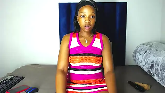 Snapshot of Pinkdollyg chatting on 10.22.25 Pinkdollyg online show from 10.22.25