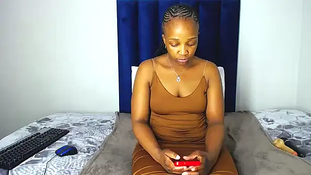 Snapshot of Pinkdollyg chatting on 11.02.25 Pinkdollyg online show from 11.02.25