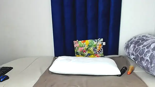 Snapshot of Pinkdollyg chatting on 11.24.25 Pinkdollyg online show from 11.24.25