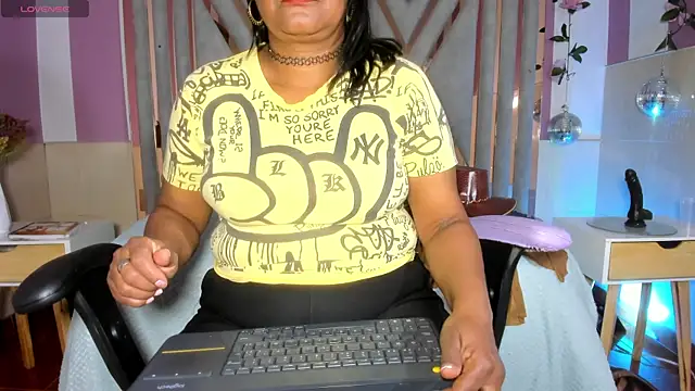 Snapshot of mya_blaze chatting on 09.13.25 mya blaze online show from 09.13.25